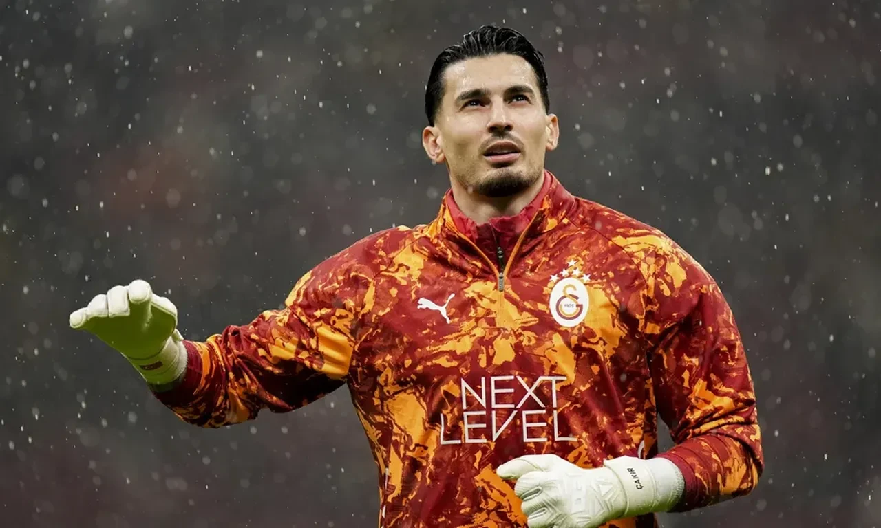 Galatasaray'da yeni sezon hazırlıkları başladı! Transferde yol haritası belirlendi: 2 yıldız ile yollar ayrılıyor