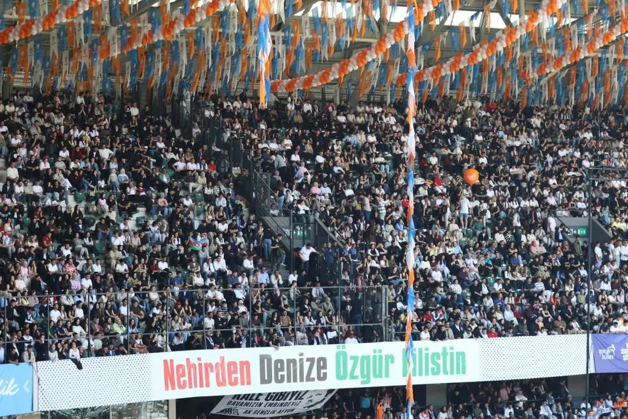 Kocaeli'de Cumhurbaşkanı Erdoğan'ı bekleyen binlerce genç Türkiye'de ilk gerçekleşti: Görsel şov etkinliğe damga vurdu