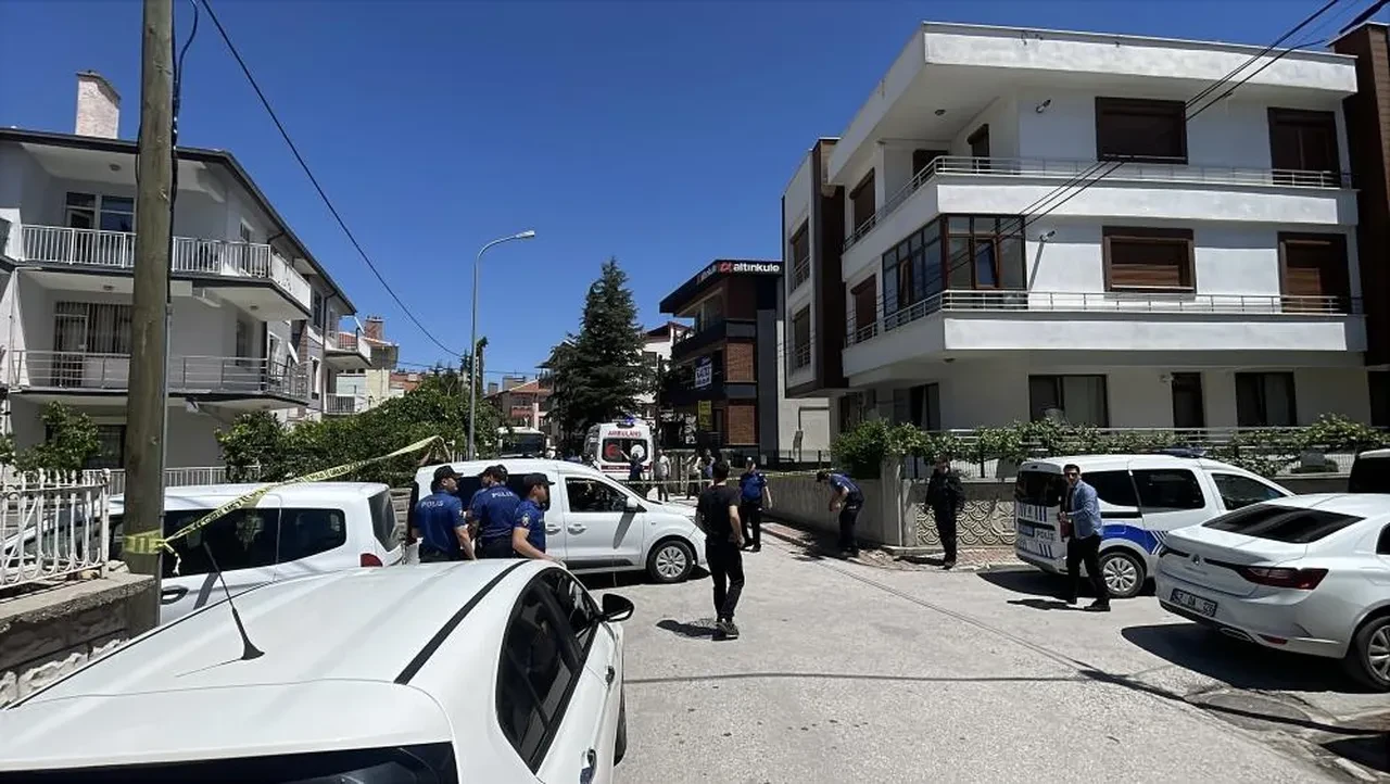 Konya'da evlat vahşeti! Elleri kanlı şekilde parkta bulununca cinayet ortaya çıktı