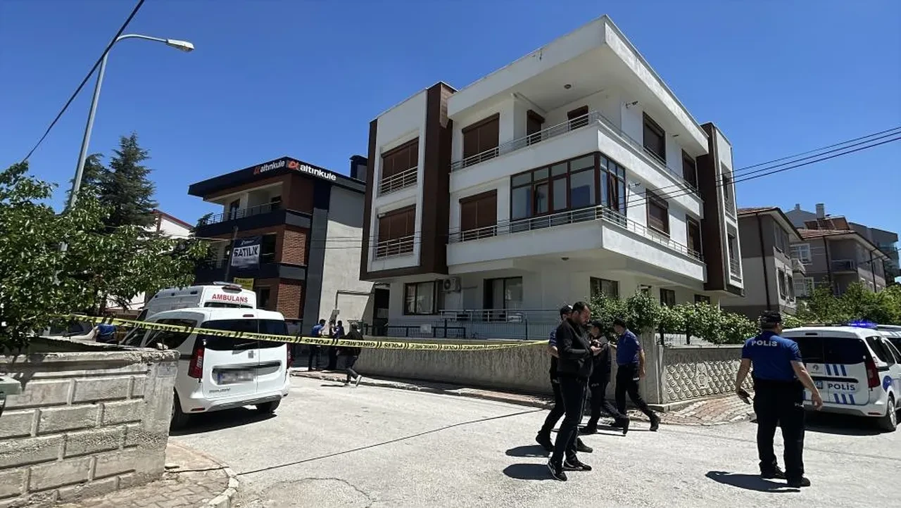 Konya'da evlat vahşeti! Elleri kanlı şekilde parkta bulununca cinayet ortaya çıktı