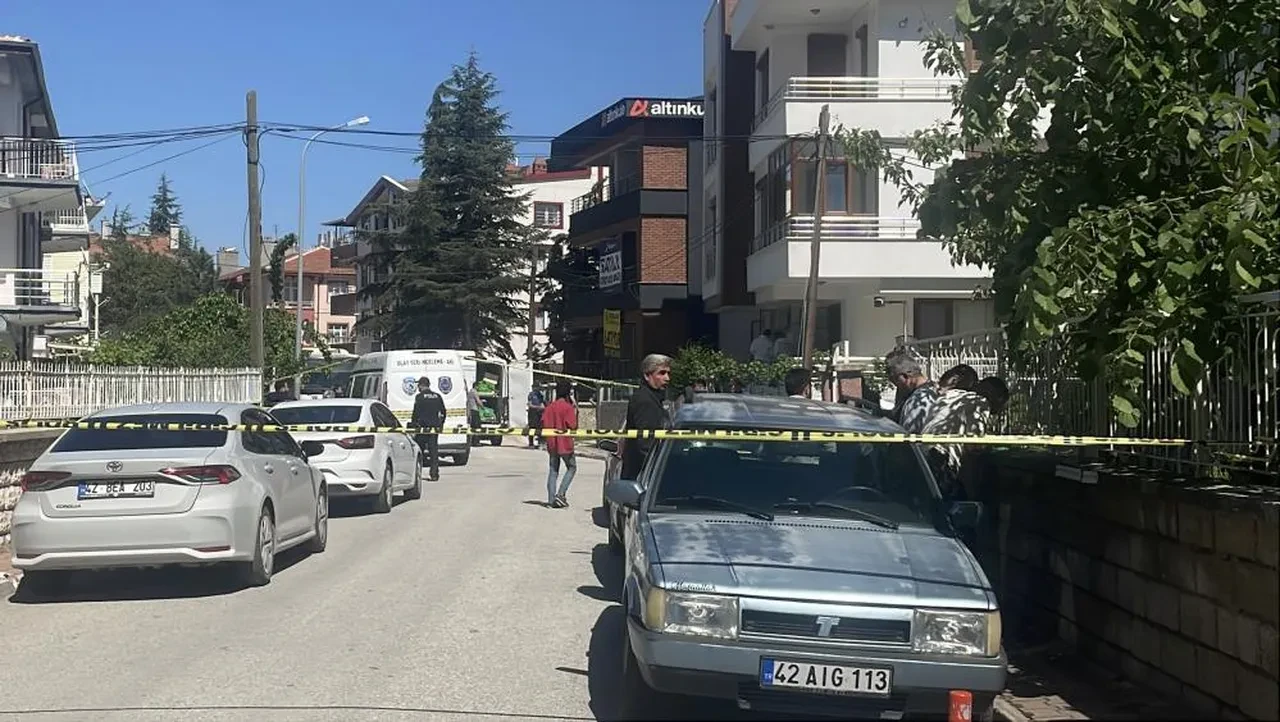Konya'da evlat vahşeti! Elleri kanlı şekilde parkta bulununca cinayet ortaya çıktı