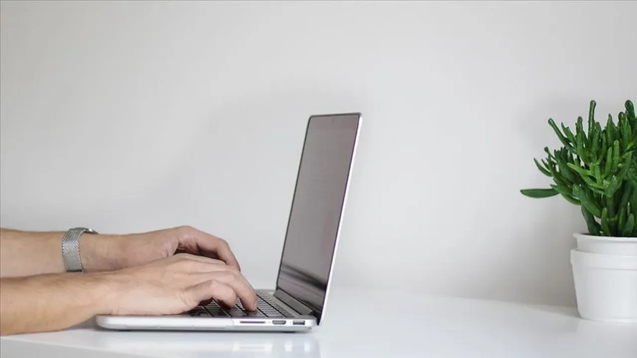 RAM fiyatları uçtu, telefon üreticileri frene basıyor!