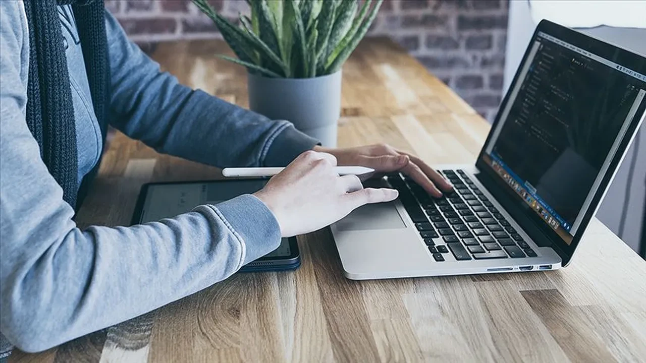 RAM fiyatları uçtu, telefon üreticileri frene basıyor!