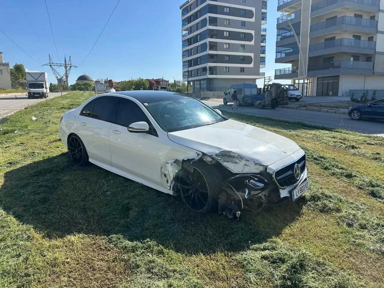 Uşak’ta park halindeki araca çarpan otomobil kazaya neden oldu: 4 yaralı