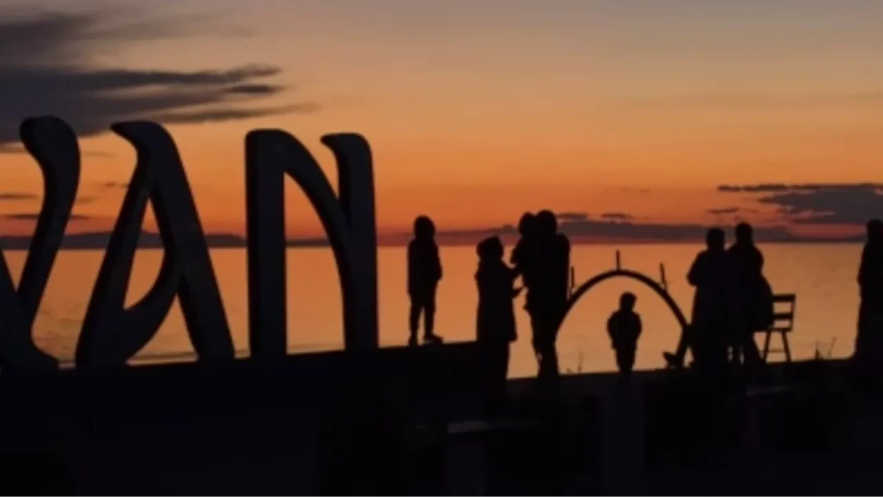 Van Gölü'nde görsel şölen! Görenler hayranlığını gizleyemedi