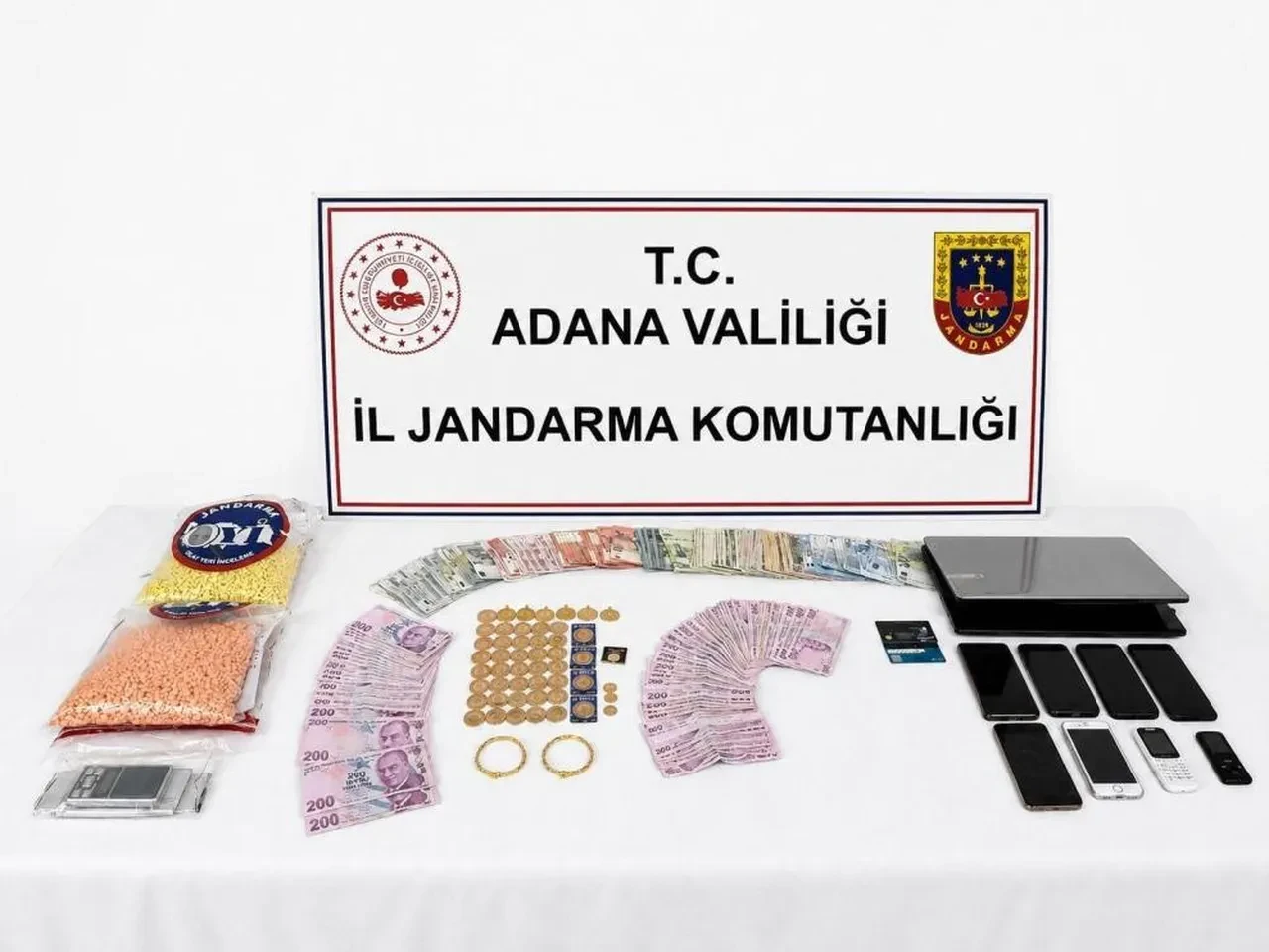 Yaşlı çift, dolandırıcıların hedefi oldu! 10 milyon TL'lik altını kendi elleriyle verdiler