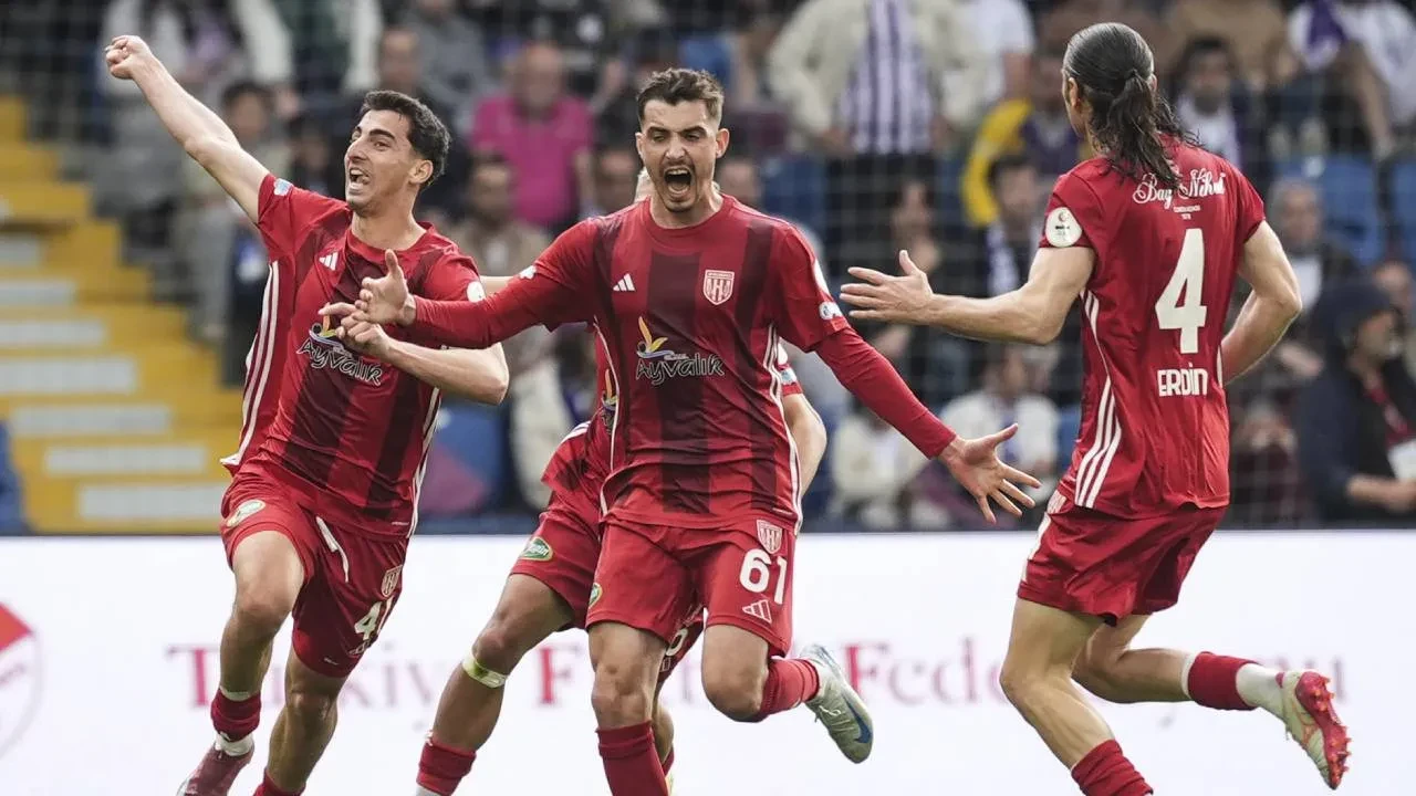52 Orduspor FK, 2. Lig'e yükseldi! Ordu temsilcisi, Ayvalıkgücü Belediyespor'u 2-1 yendi