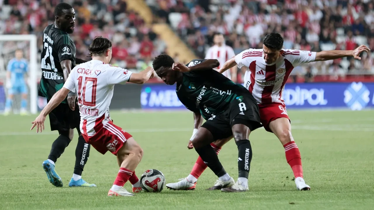 Antalyaspor, Süper Lig'e veda etti! Kırmızı-beyazlılara galibiyet yetmedi