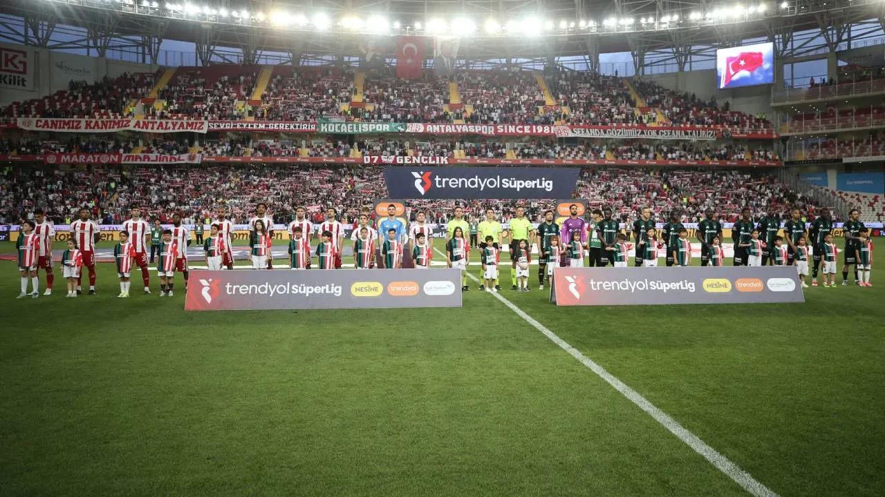 Antalyaspor, Süper Lig'e veda etti! Kırmızı-beyazlılara galibiyet yetmedi