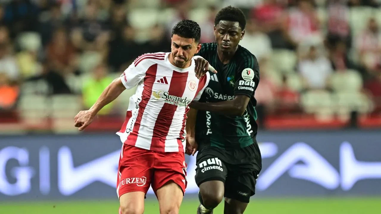 Antalyaspor, Süper Lig'e veda etti! Kırmızı-beyazlılara galibiyet yetmedi