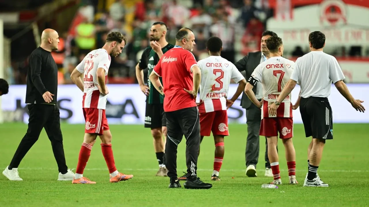 Antalyaspor, Süper Lig'e veda etti! Kırmızı-beyazlılara galibiyet yetmedi
