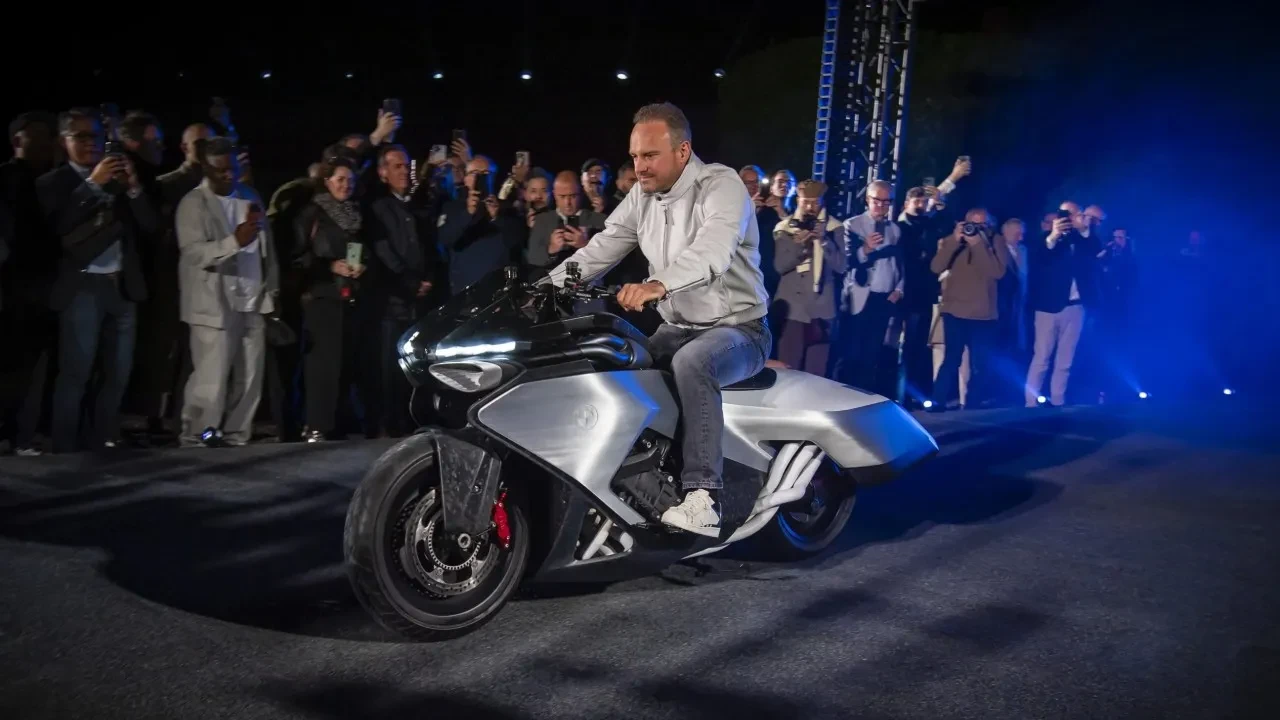 BMW sınırları aştı: Uçak mı motosiklet mi belli olmayan yeni canavar Vision K18