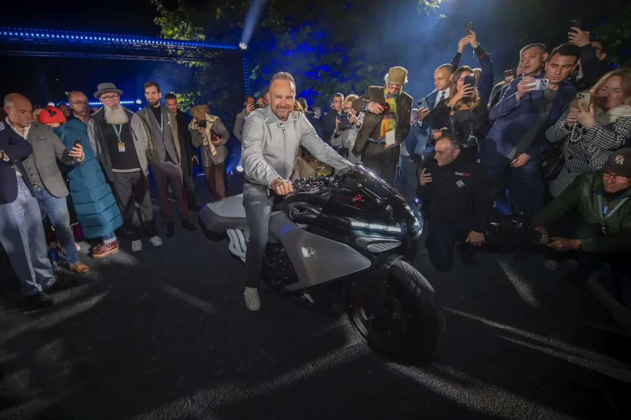 BMW sınırları aştı: Uçak mı motosiklet mi belli olmayan yeni canavar Vision K18