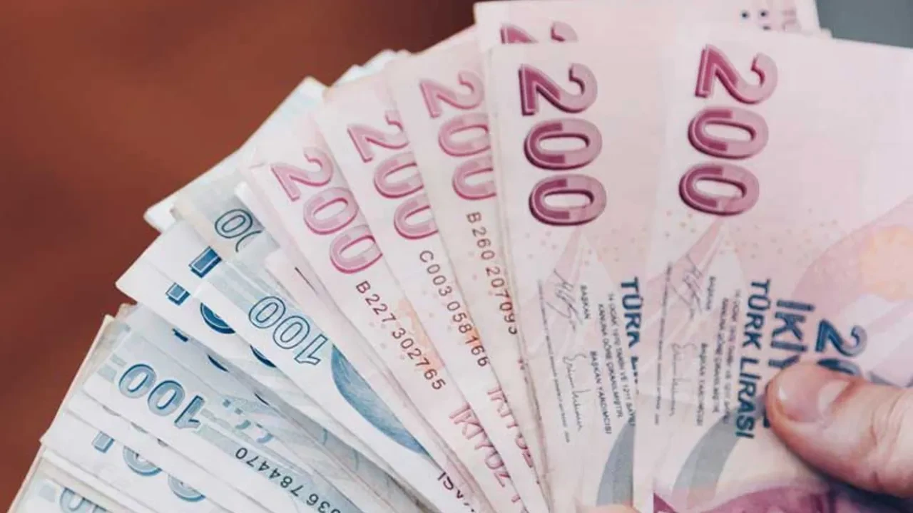 Emeklilere çifte bayram!