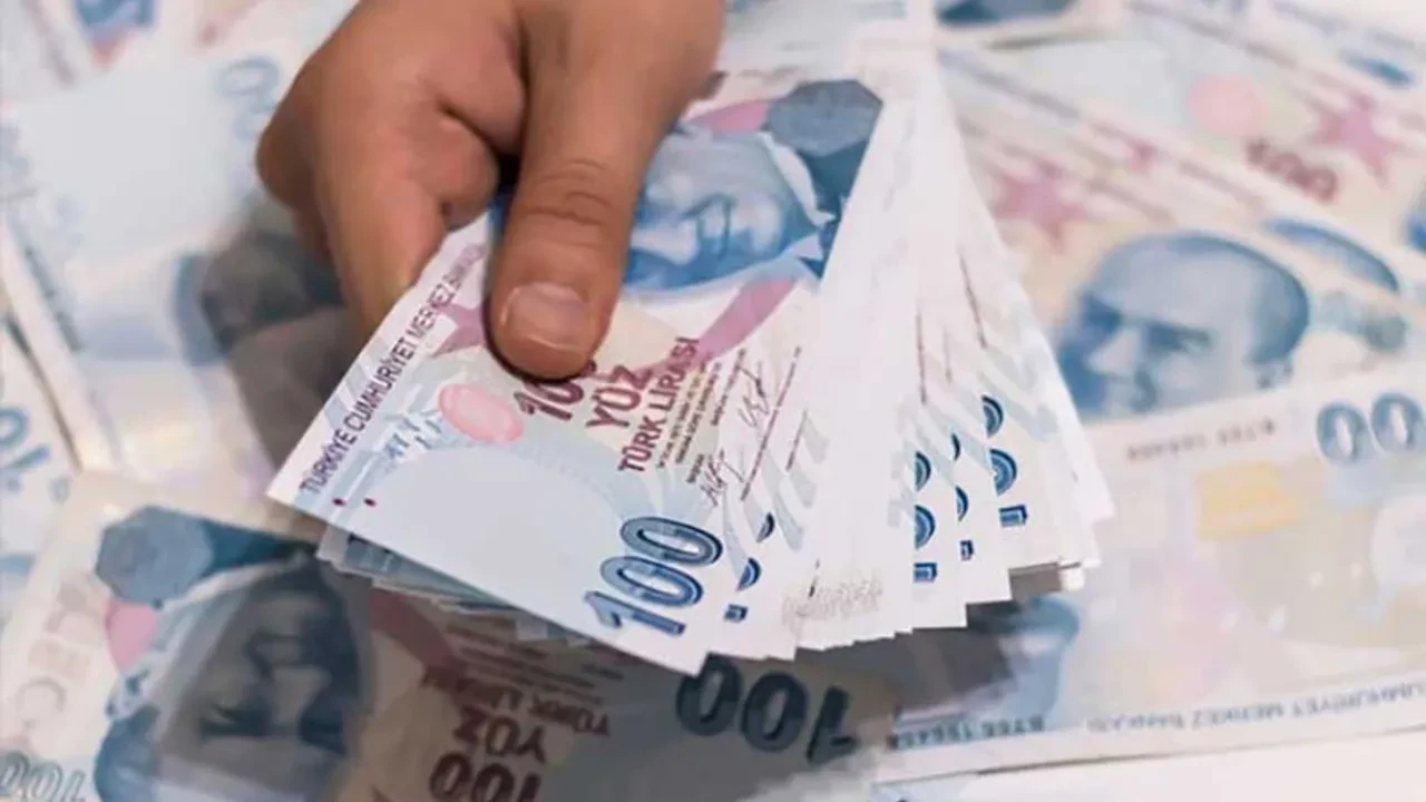 Emeklilere çifte bayram!