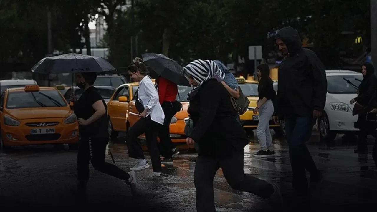 Meteoroloji'den 13 il için uyarı: Sağanak yağış etkili olacak, yıldırım düşmesine dikkat!
