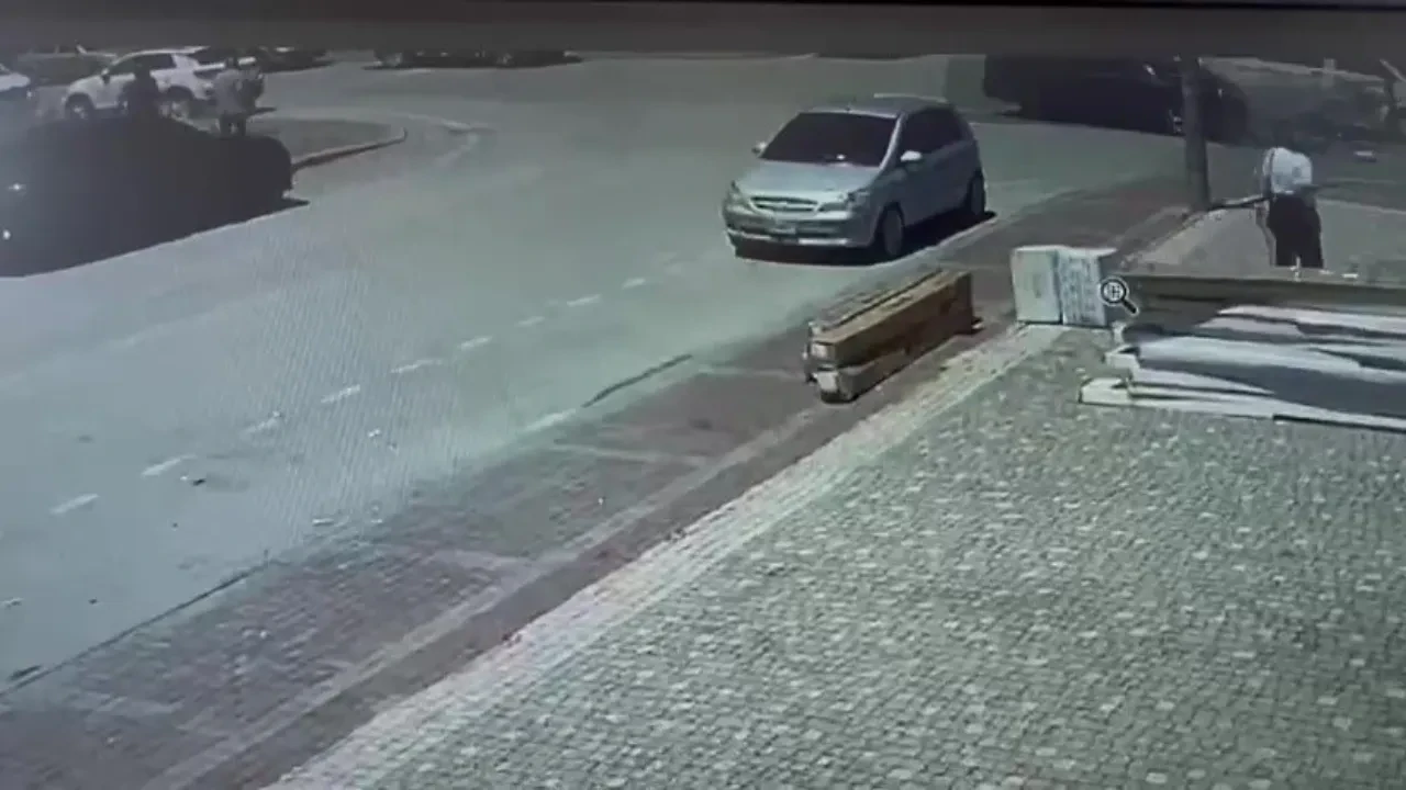 Sürat felaket getiriyordu! Kavşakta çarpışan araçlar hurdaya döndü