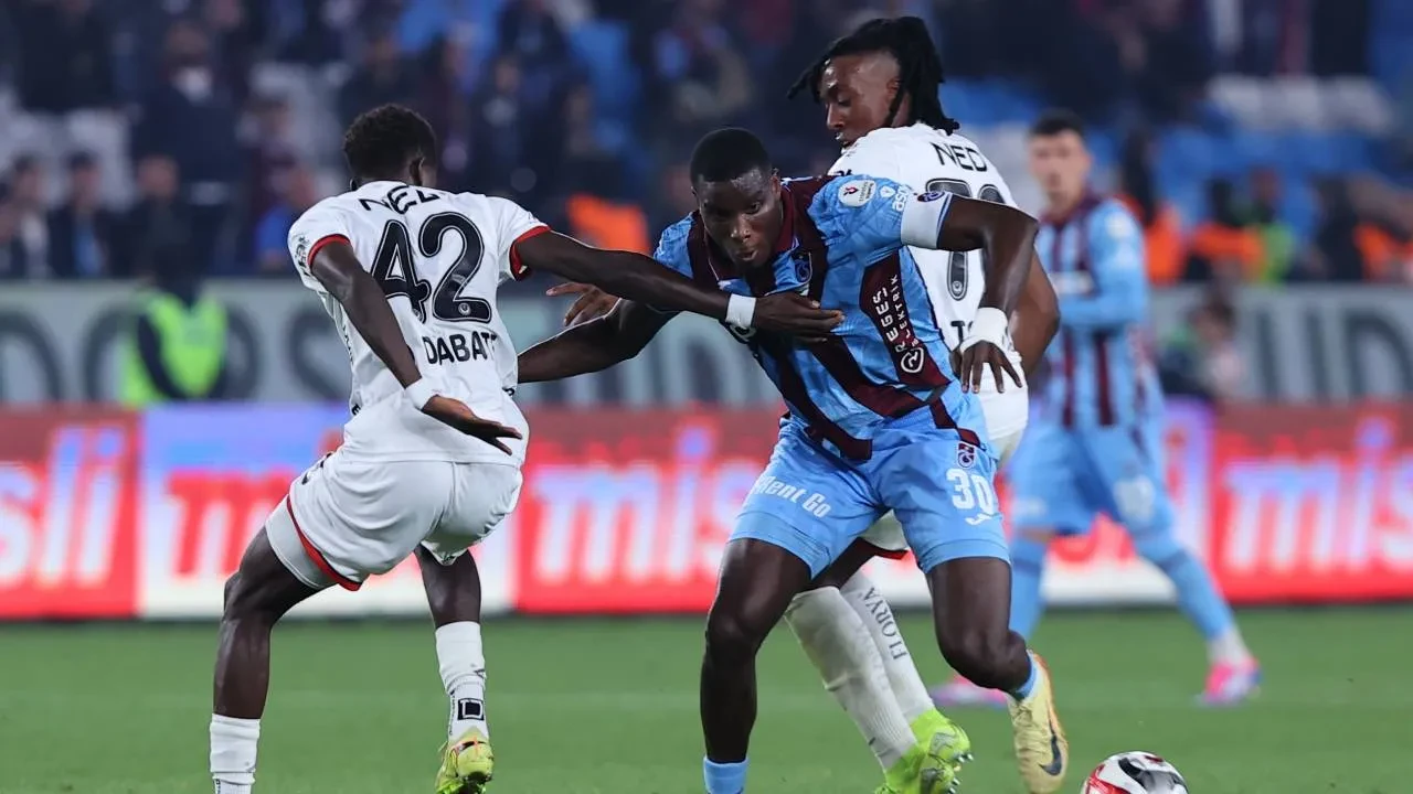 Trabzonspor sahasında 3-0'lık skorla yıkıldı! Gençlerbirliği deplasmanda kazandı, ligde kaldı