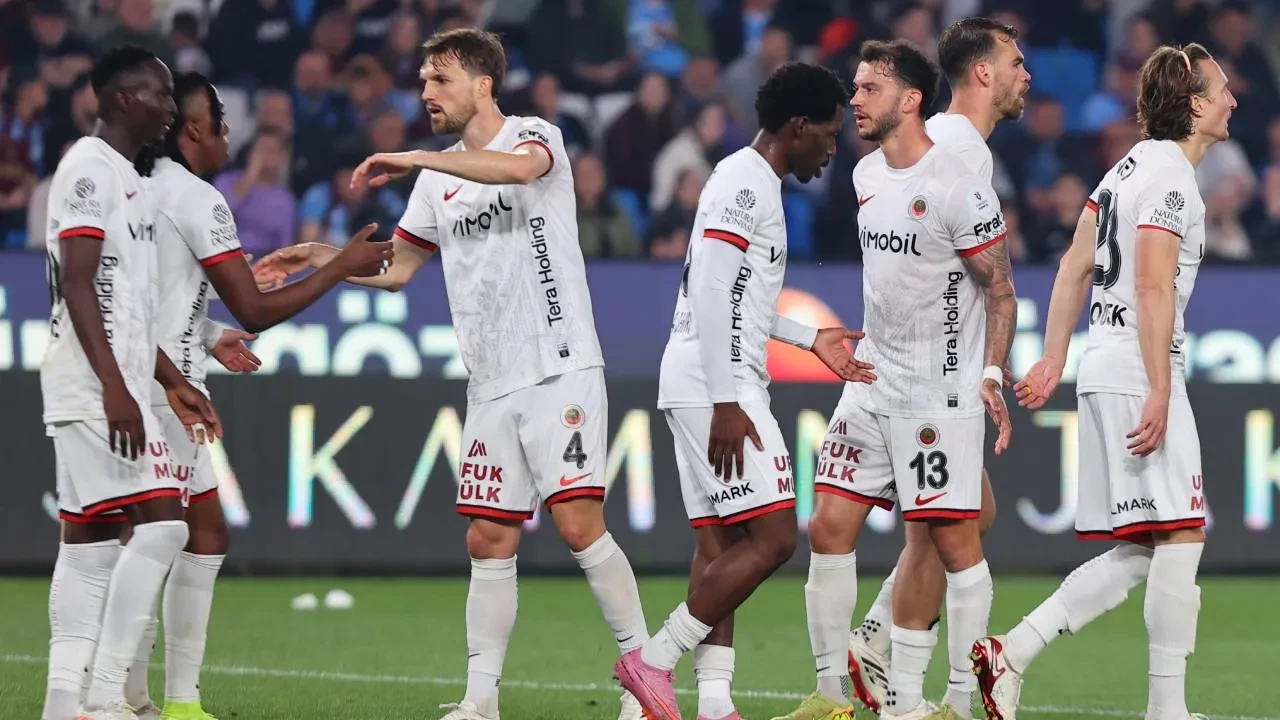 Trabzonspor sahasında 3-0'lık skorla yıkıldı! Gençlerbirliği deplasmanda kazandı, ligde kaldı
