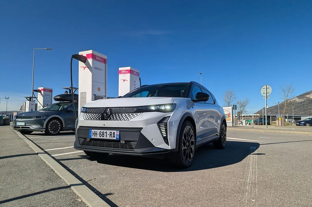 Uzun yolda en başarılı elektrikli otomobiller belli oldu: 500 kilometrelik zorlu otoyol testi sonuçlandı