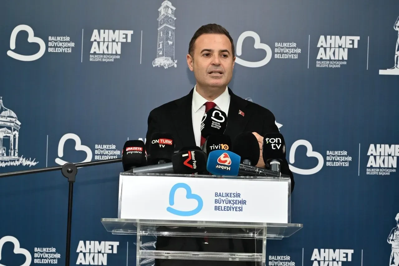 Balıkesir Büyükşehir Belediye Başkanı Ahmet Akın'dan 'AK Parti'ye geçecek' iddialarına cevap