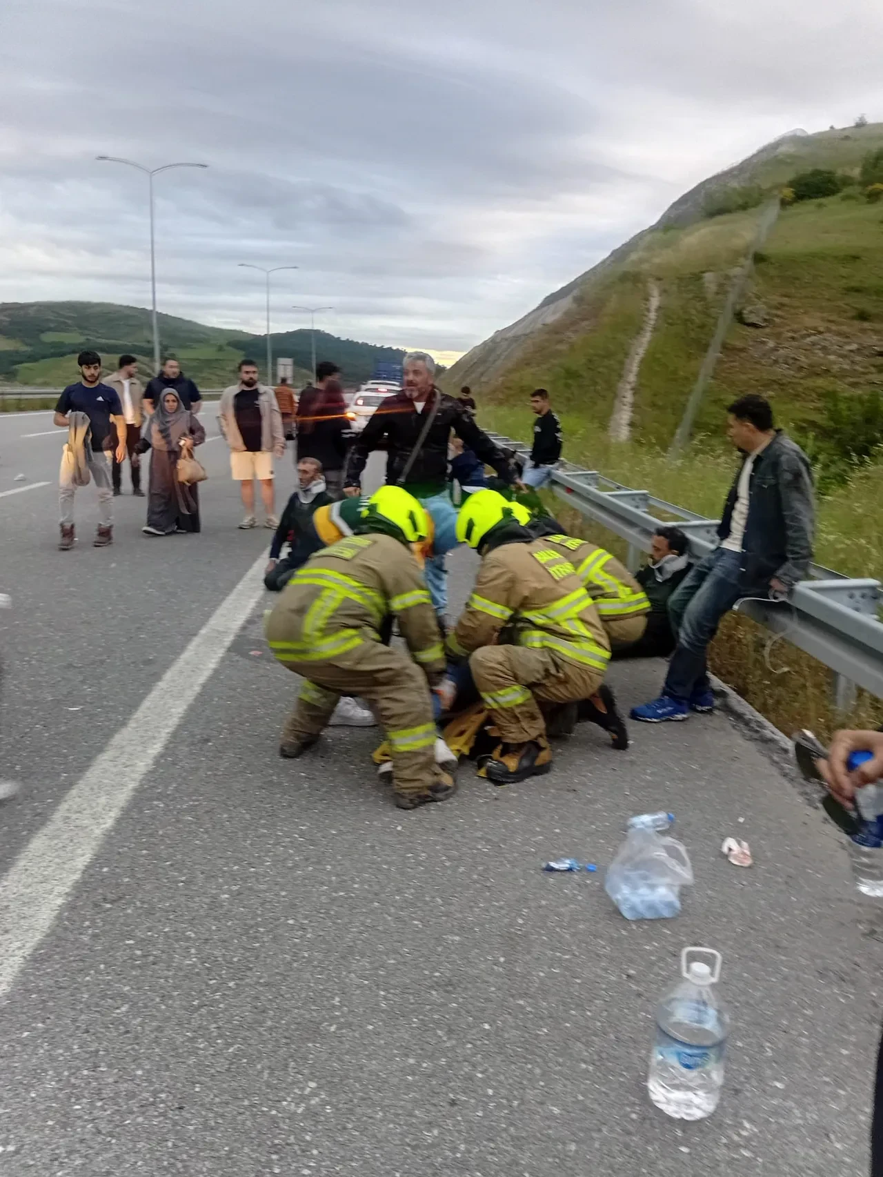 Balıkesir'de yolcu otobüsü devrildi! Feci kazada çok sayıda yaralı var