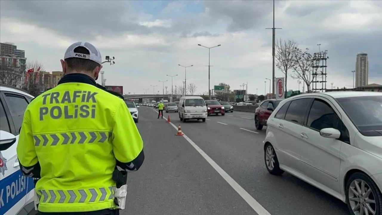 Bayram yolcuğu başlıyor! Sürücülere kritik uyarı