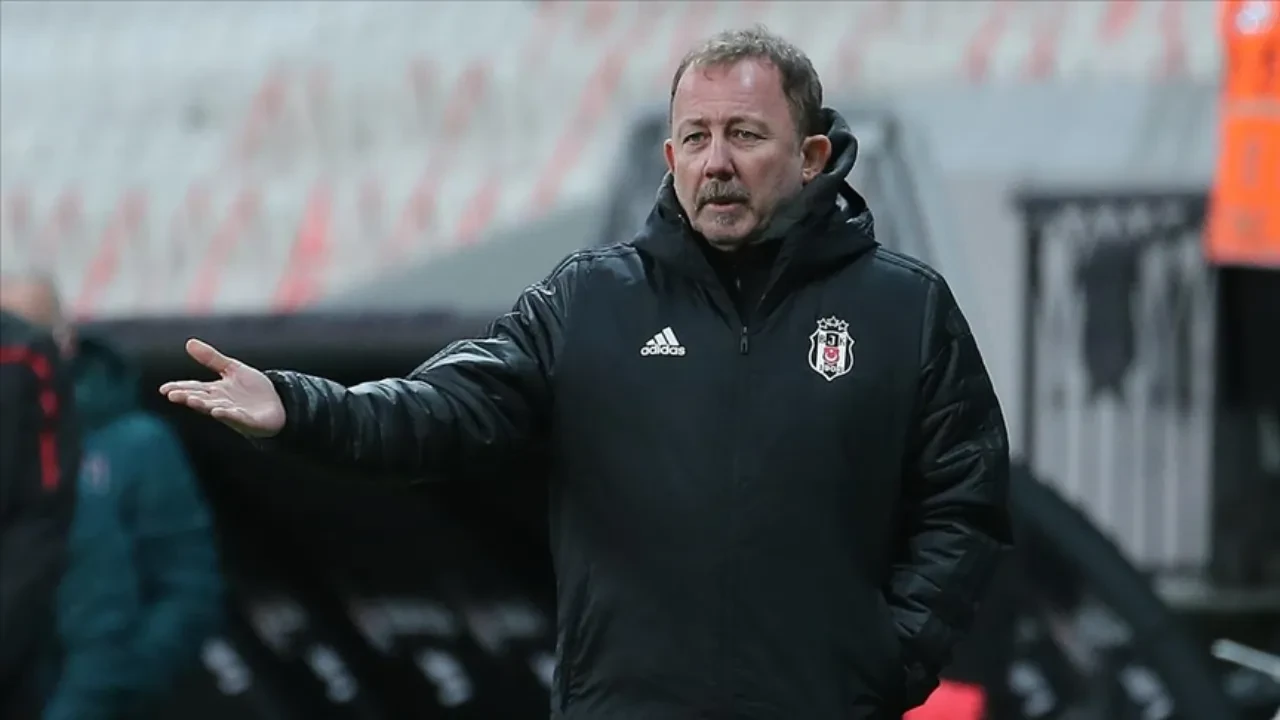 Beşiktaş'ta beklenen ayrılık gerçekleşti: Sergen Yalçın ile yollar ayrıldı!