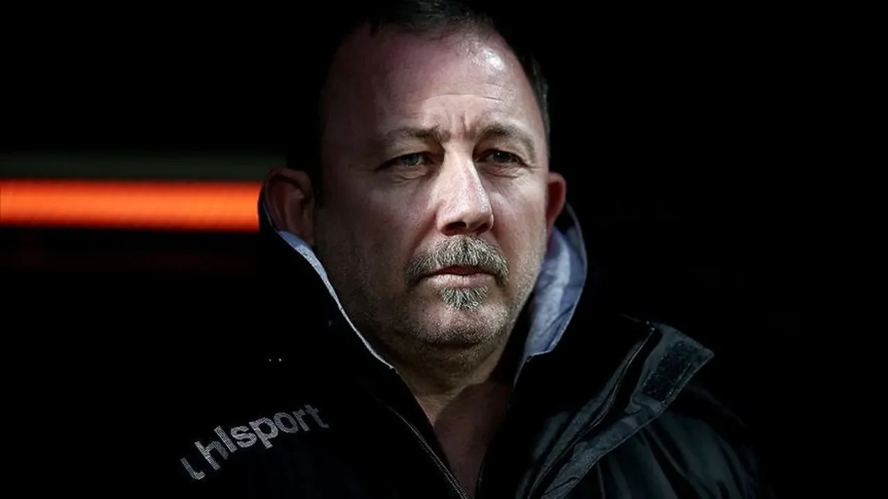 Beşiktaş'ta beklenen ayrılık gerçekleşti: Sergen Yalçın ile yollar ayrıldı!