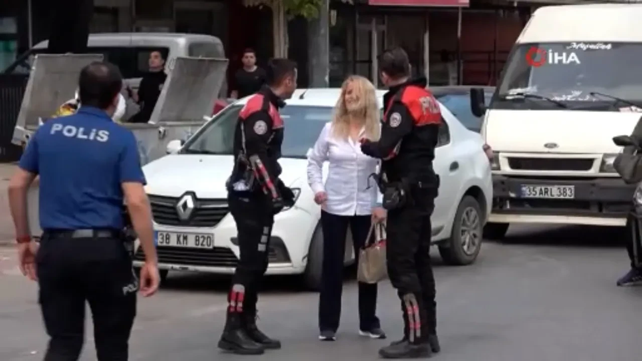 Çocuğuna araba çarpan anne sinir krizi geçirdi! 