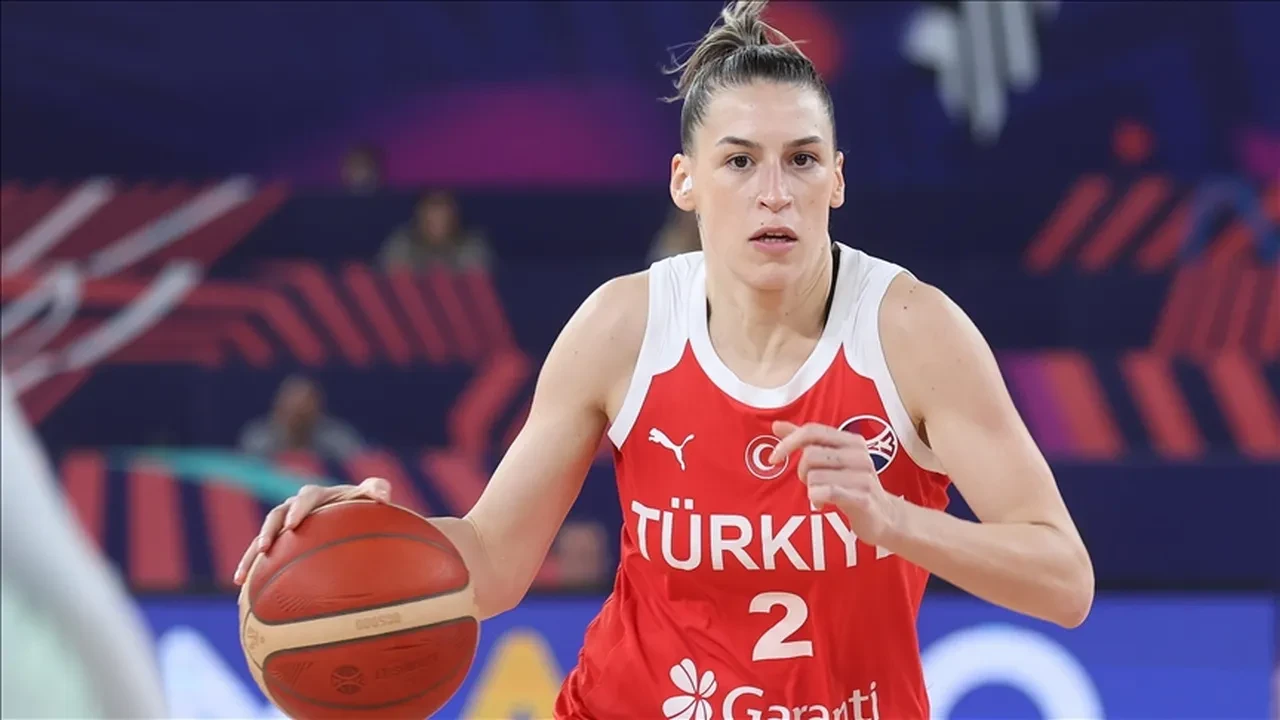 Fenerbahçe ayrılığı resmen açıkladı! Milli oyuncu Galatasaray'a transfer oluyor