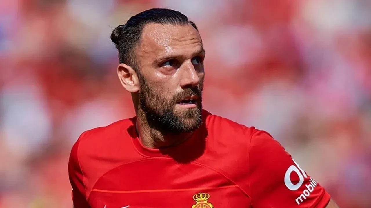Fenerbahçe'nin eski golcüsü Galatasaray'a! Okan Buruk eski öğrencisi için düğmeye bastı