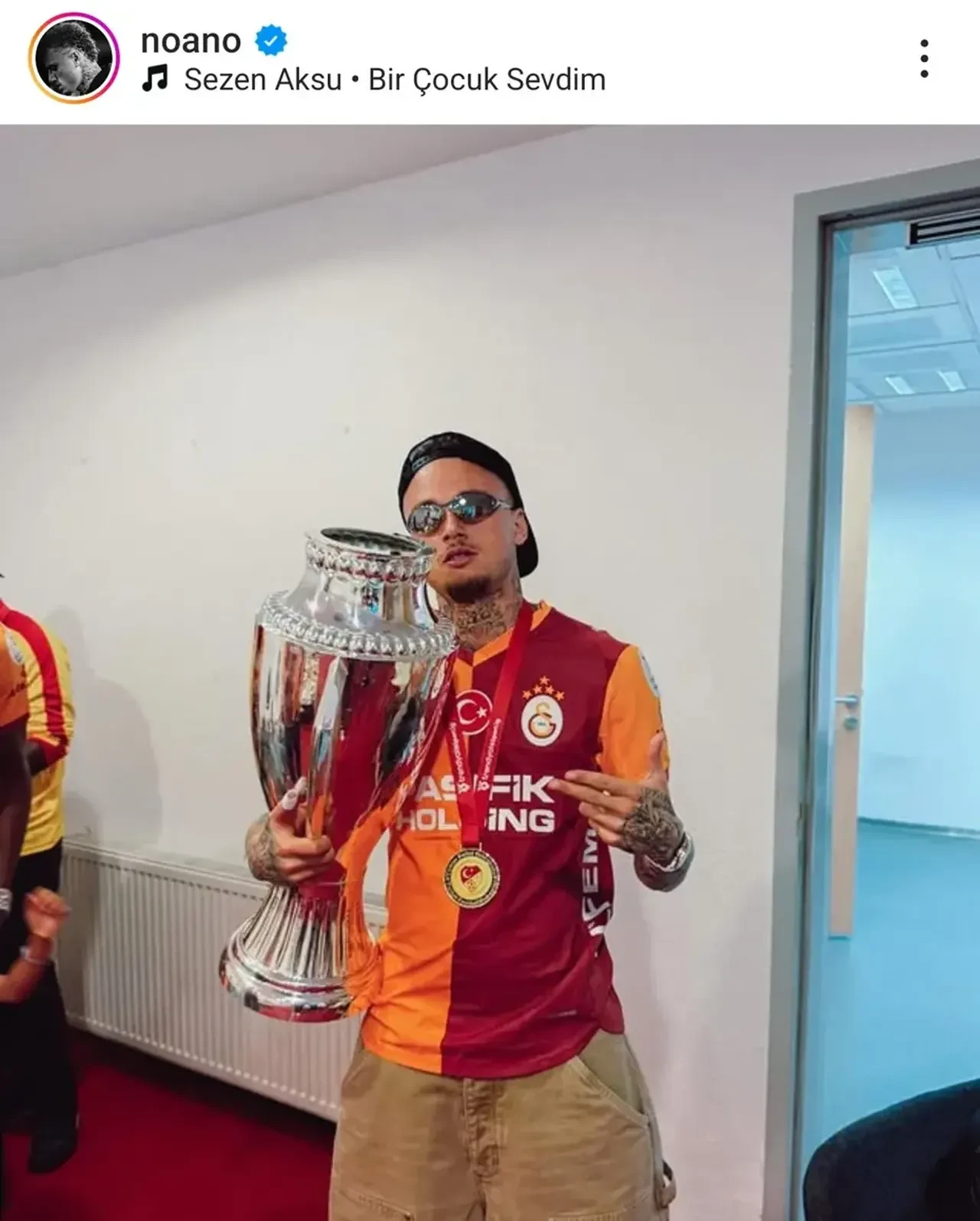 Galatasaray'da Noa Lang dönemi sona erdi: Yıldız oyuncu Sezen Aksu şarkısıyla veda etti!