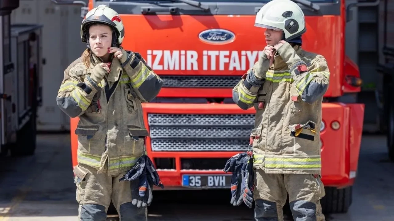 İzmir’in en genç itfaiyecileri oldular! Can kurtarmak için omuz omuza