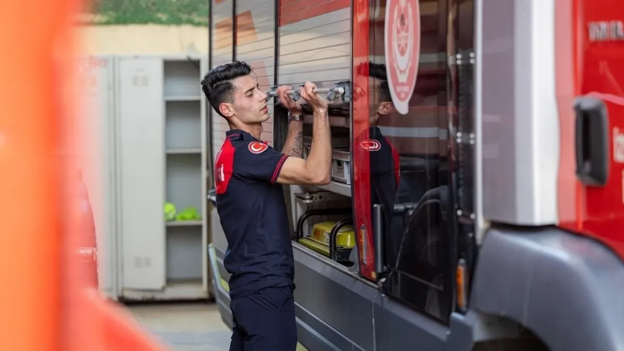 İzmir’in en genç itfaiyecileri oldular! Can kurtarmak için omuz omuza