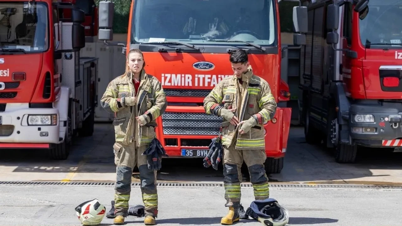 İzmir’in en genç itfaiyecileri oldular! Can kurtarmak için omuz omuza