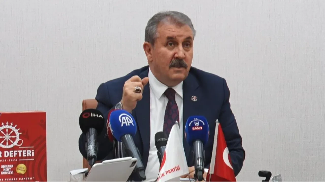 Mustafa Destici'ye Devlet Bahçeli'nin Öcalan için 'koordinatörlük' sözleri soruldu: "Teröristlere güvenmiyoruz"