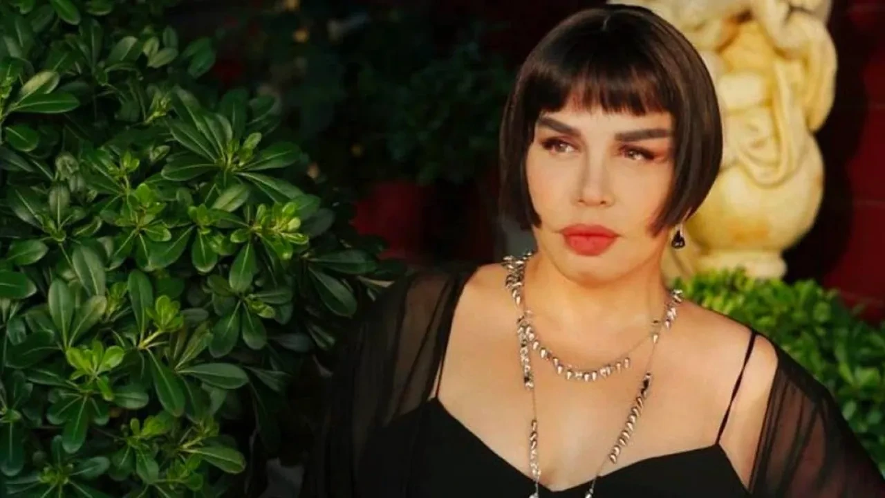 Nazan Öncel ve Sezen Aksu kavgasına Demet Akalın dahil oldu! " Önce bir destur"