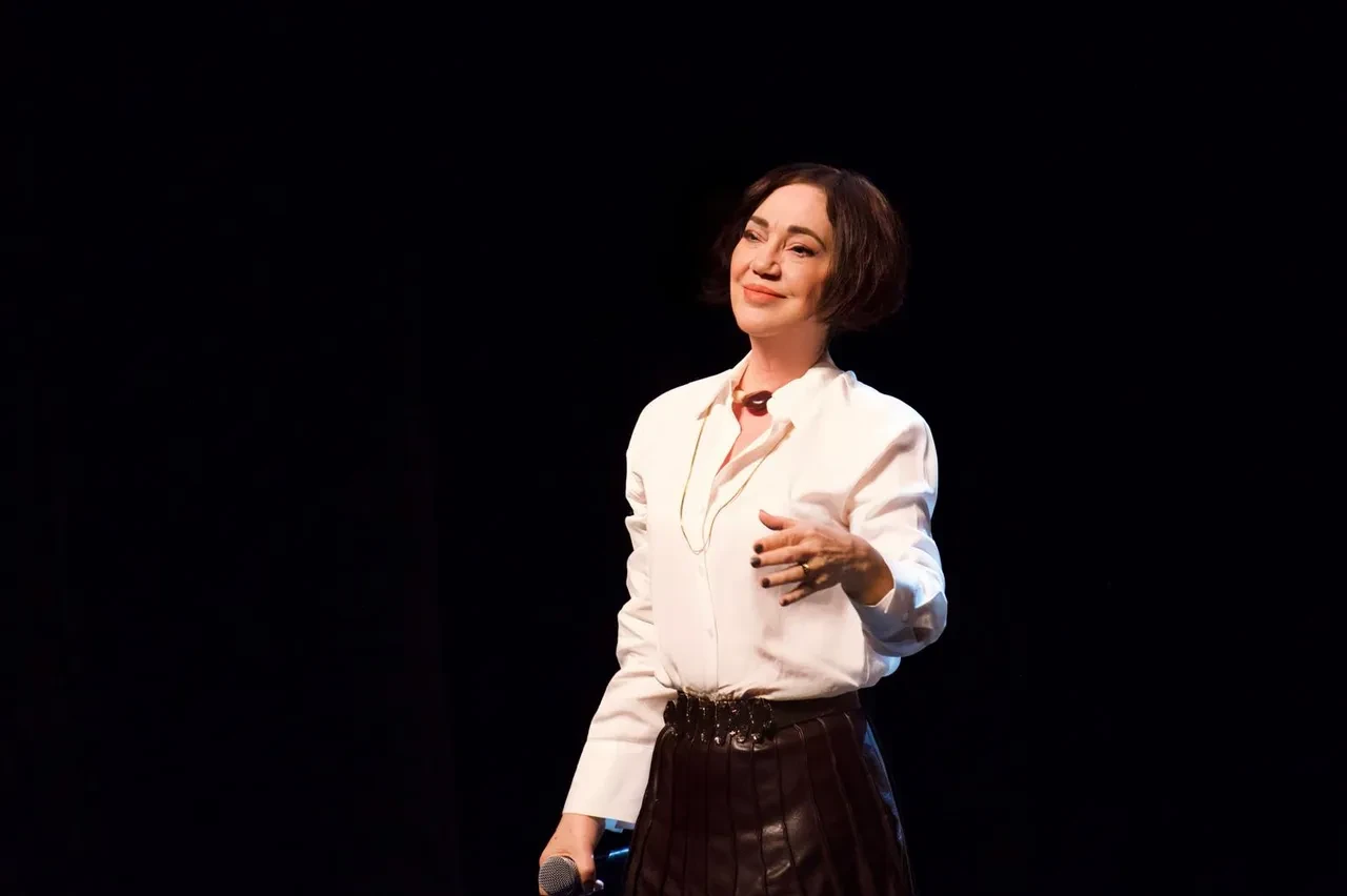 Nazan Öncel ve Sezen Aksu kavgasına Demet Akalın dahil oldu! " Önce bir destur"