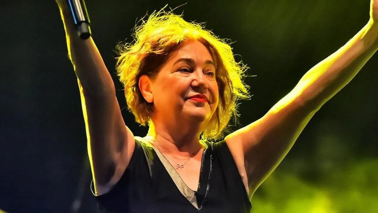 Nazan Öncel’den Sezen Aksu’ya gönderme! ‘Dostluklar da yalanmış’