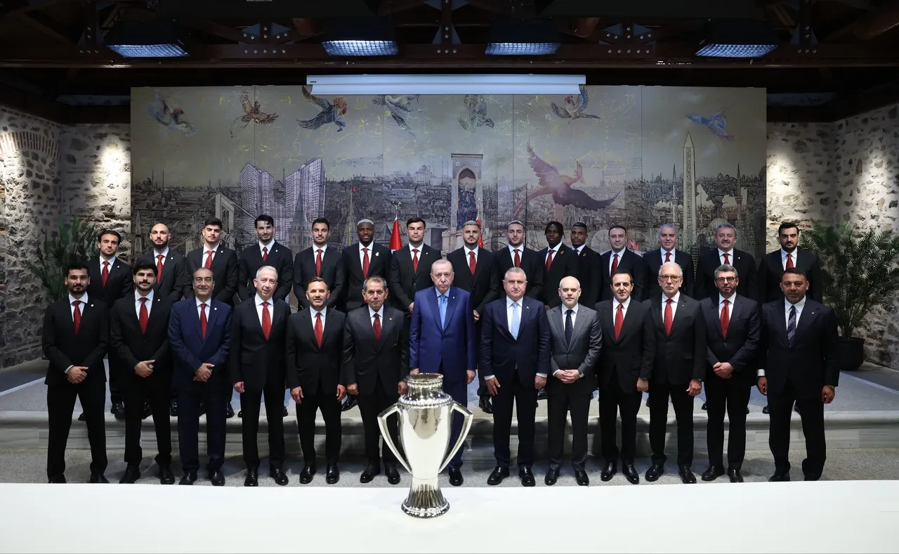 Şampiyon Galatasaray'dan Cumhurbaşkanı Erdoğan'a ziyaret