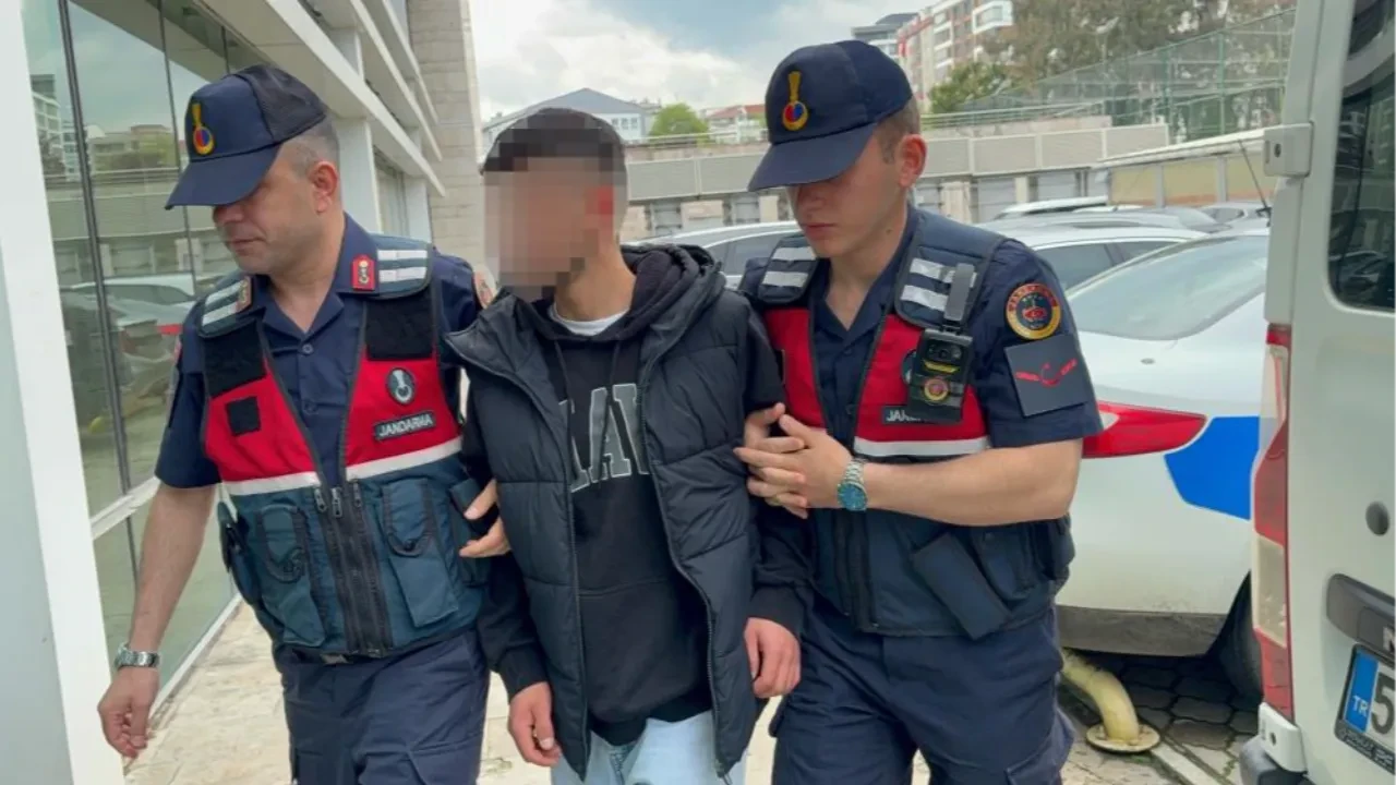 Samsun'da kan donduran olay: Yolu kesilip darp edilen şahıs yaşam savaşı veriyor, 17 yaşındaki saldırgan serbest