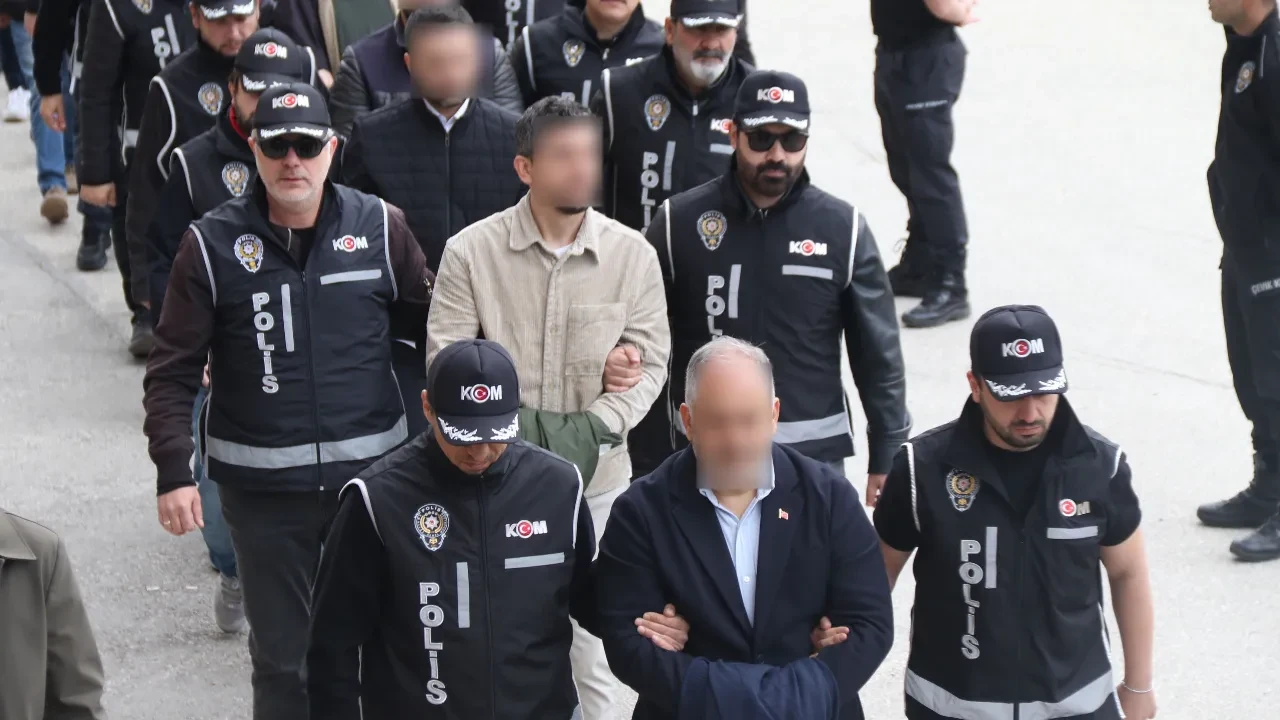 Tepebaşı Belediyesi'nde işten atılan kadından çarpıcı iddia: "Başkanı uyarmak istedim, güvenlikle odadan attılar