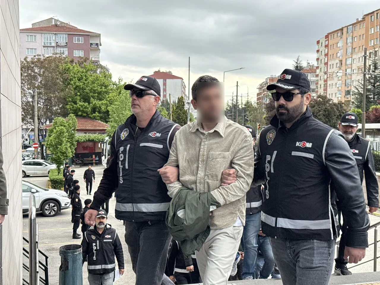 Tepebaşı Belediyesi'nde işten atılan kadından çarpıcı iddia: "Başkanı uyarmak istedim, güvenlikle odadan attılar"