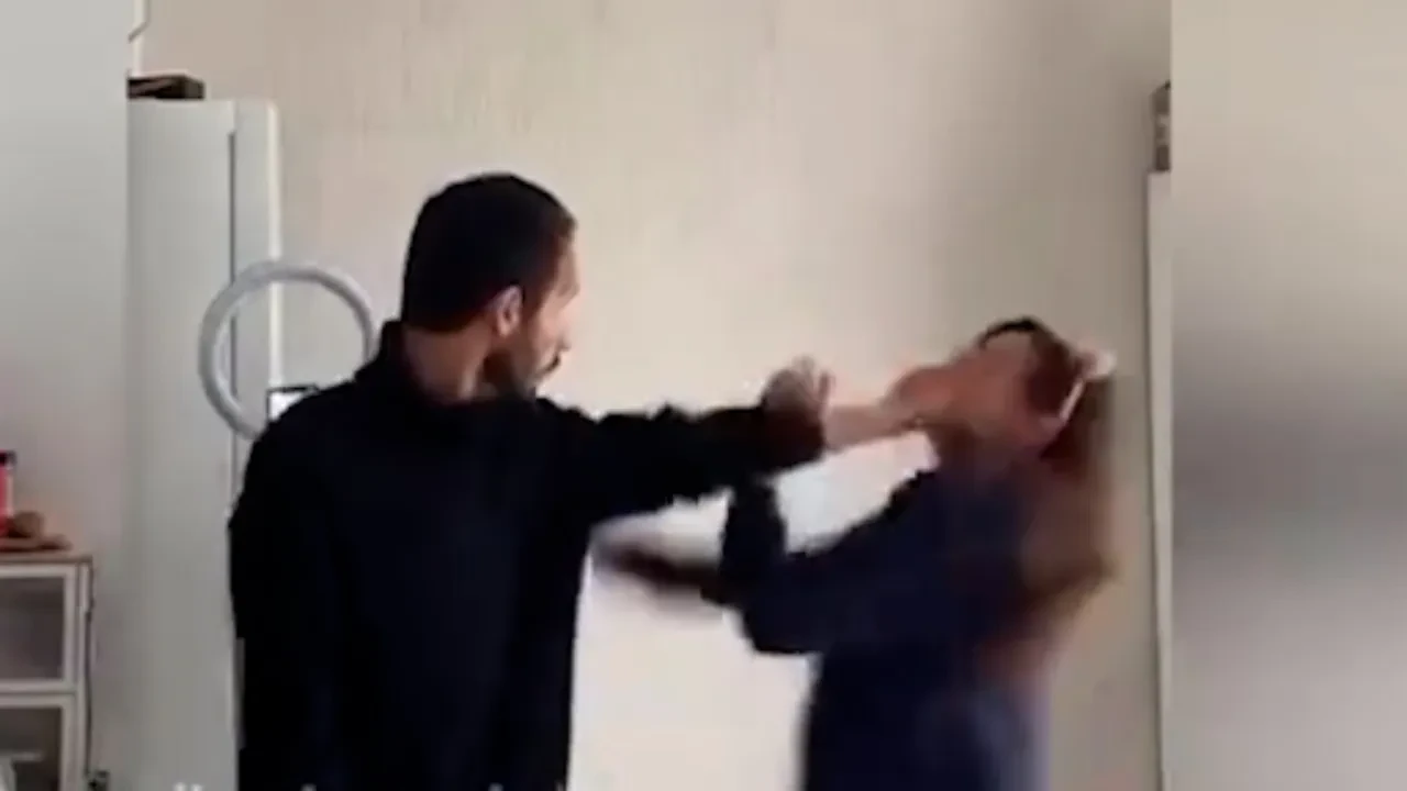 TikTok'ta dayak rezaleti! Canlı yayında eşine şiddet uyguladı: Gelen tepkilere böyle cevap verdi