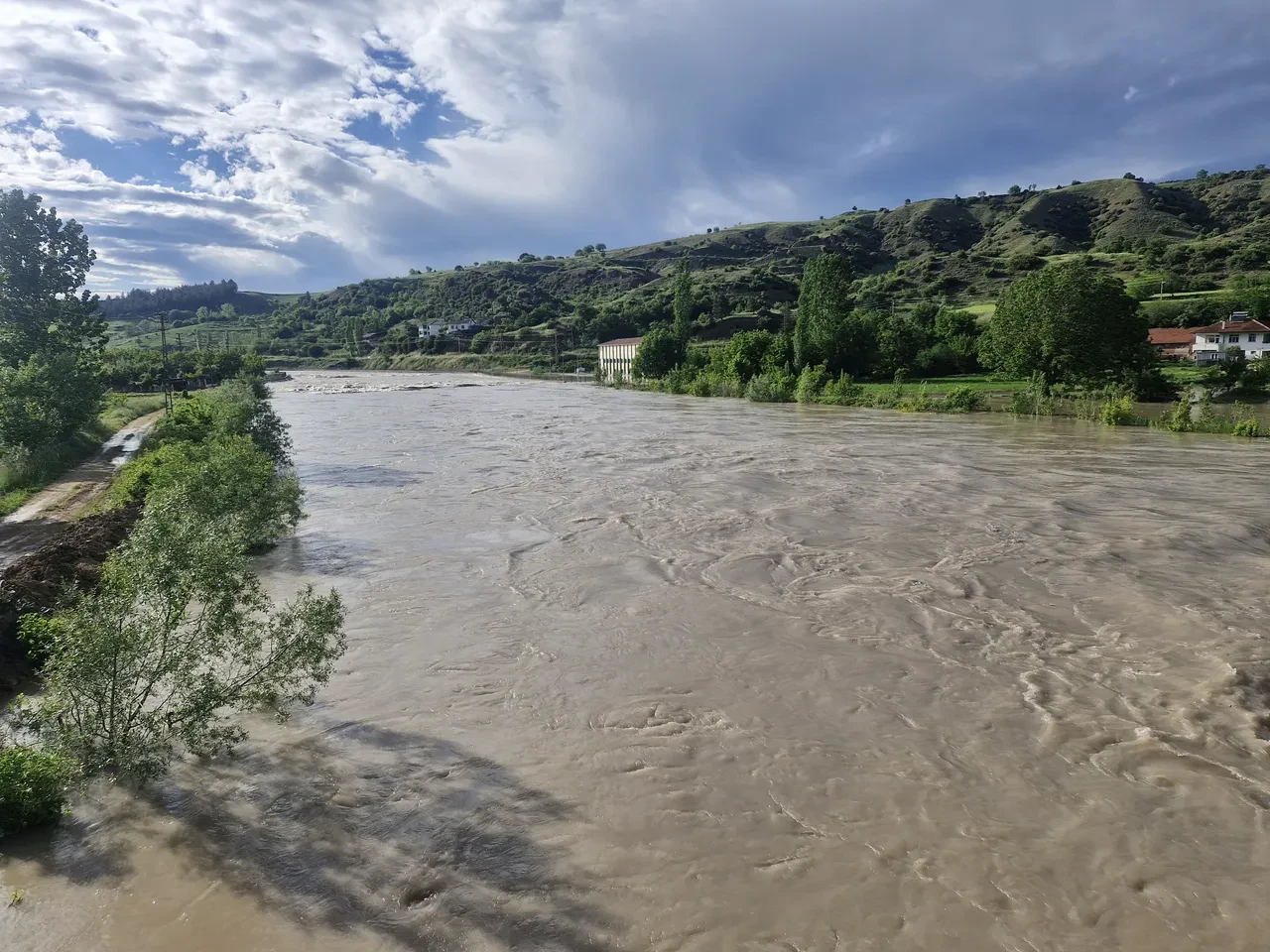 Tokat'ta taşkın alarmı! 70 ev boşaltıldı, okullar üç gün tatil edildi