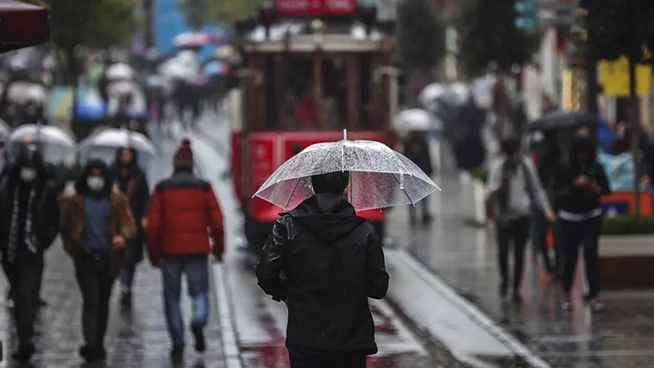 AKOM'dan İstanbul için kritik uyarı! Sağanak ve serin hava geliyor: Gökyüzü günlerce gri olacak