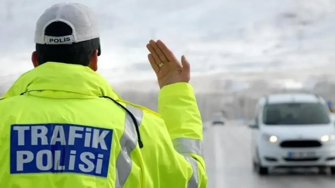 Arabada pense, tornavida bulundurmak zorunlu mu? Arabada zorunlu ekipmanlar neler?