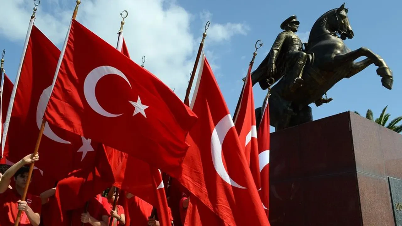 Asırlık coşku! Bağımsızlık aşkıyla tutuşan bir milletin küllerinden doğuşu: 107 yıldır sönmeyen ateş