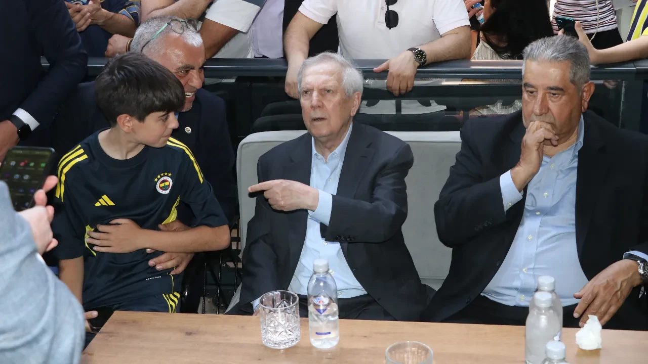 Fenerbahçe'de başkan adayı Aziz Yıldırım, taraftarlarla buluştu